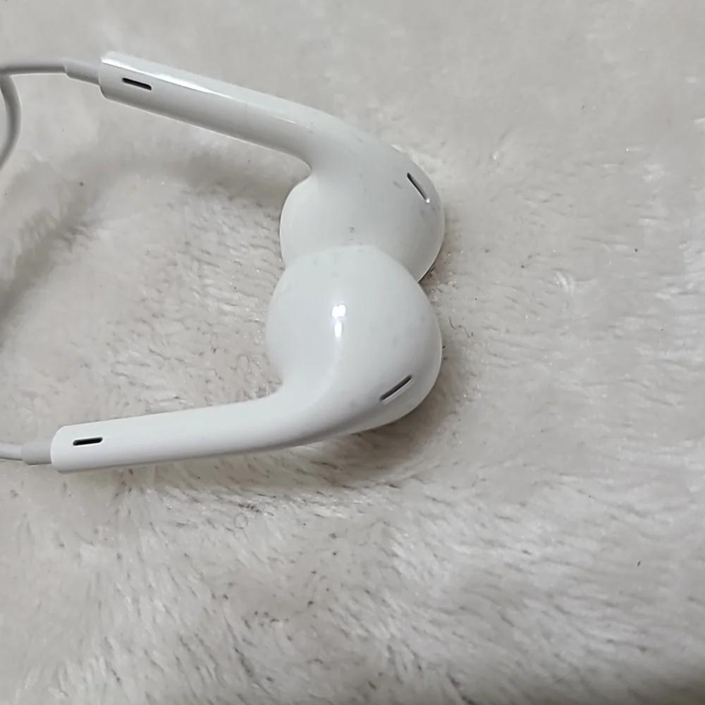 Genuine Apple - EarPods with Lightning Connector - White
